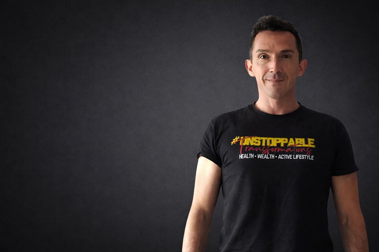 Giulio Di Berardino con la maglia #UNSTOPPABLE Transformations